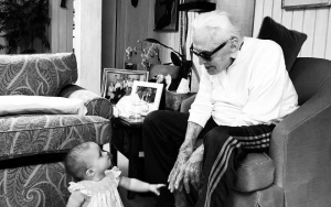 101-Year-Old Kirk Douglas Spends His Time With Great-Granddaughter in New Sweet Photo
