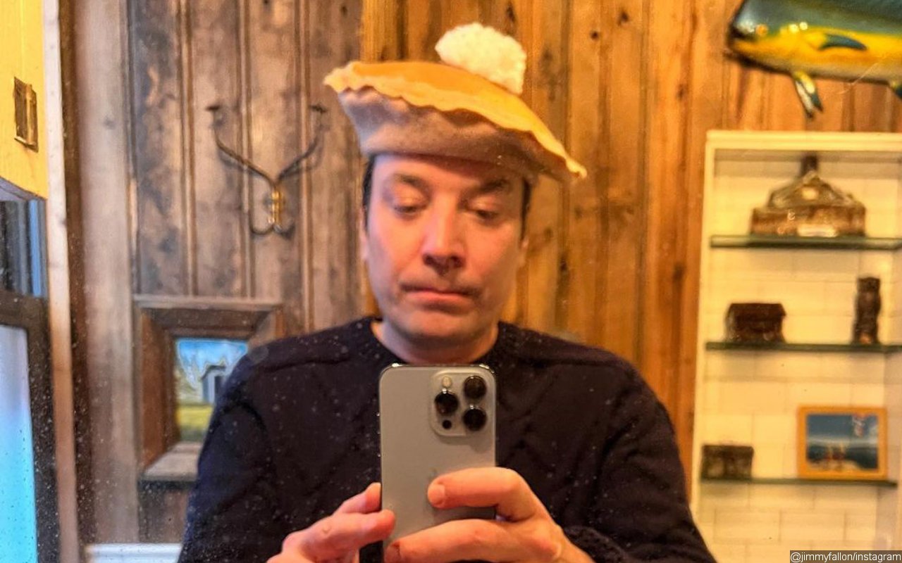 Jimmy Fallon Shares Pic of Him in Isolation Room When Revealing Breakthrough COVID Diagnosis