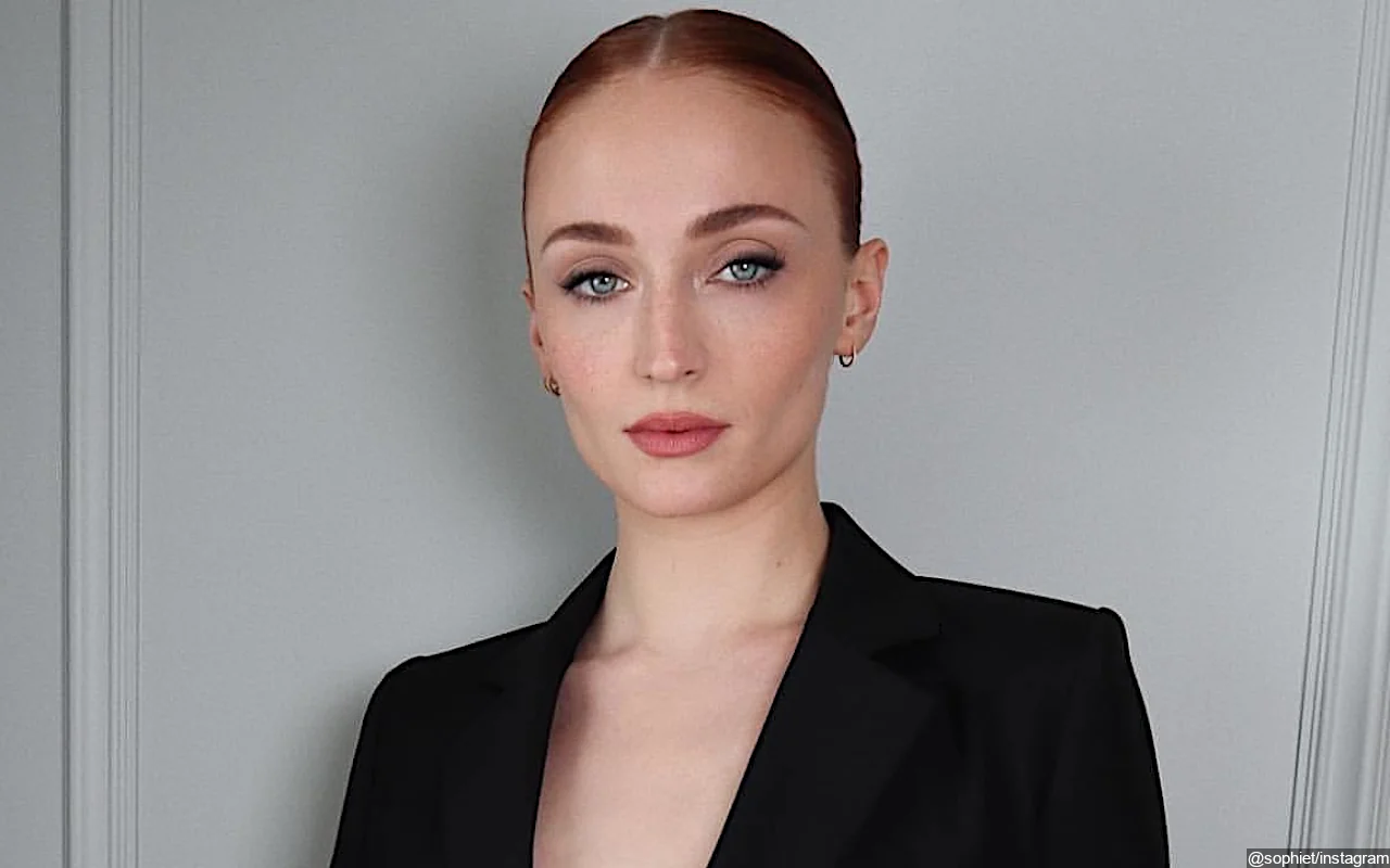 Sophie Turner Not Dating Exclusively Despite Kissing Aristocrat Peregrine Pearson