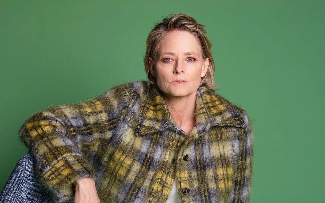 Jodie Foster Hates Wearing High Heels and Sitting in Makeup Chair