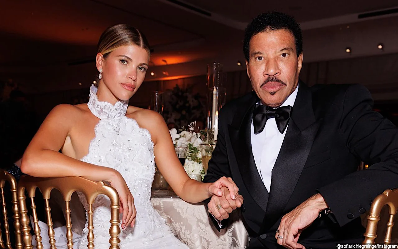 Lionel Richie 'Couldn't Hold Back Tears' Upon Learning Daughter Sofia's Pregnancy