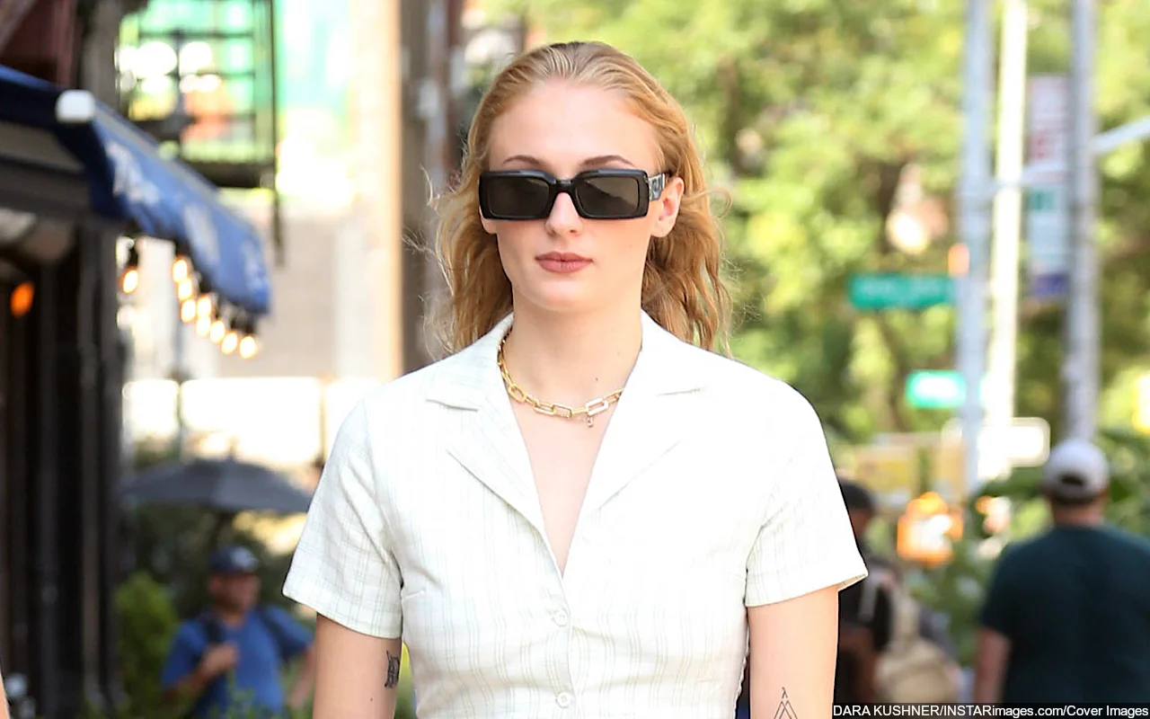 Sophie Turner Shares First Pics With Rumored Boyfriend Peregrine Pearson on Instagram