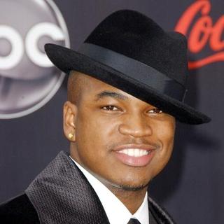 Ne-Yo in 2007 American Music Awards - Arrivals