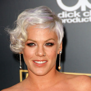 Pink in 2008 American Music Awards - Arrivals