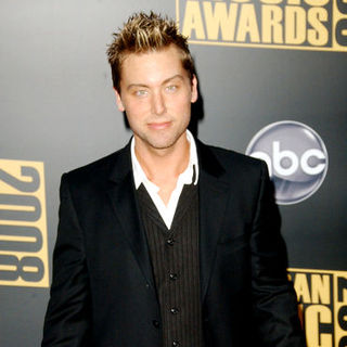 Lance Bass in 2008 American Music Awards - Arrivals