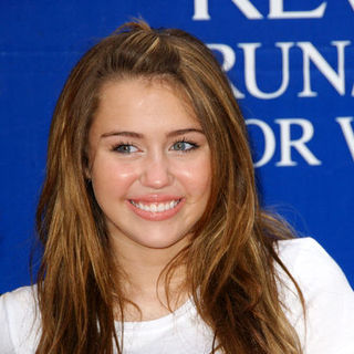 Miley Cyrus in 16th Annual EIF Revlon Run/Walk For Women