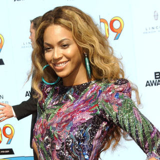 Beyonce Knowles in 2009 BET Awards - Arrivals