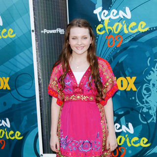 Abigail Breslin in 2009 Teen Choice Awards - Arrivals