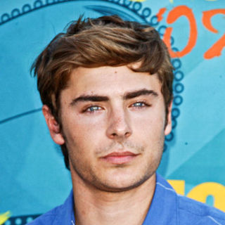 Zac Efron in 2009 Teen Choice Awards - Arrivals