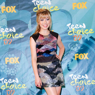 Jennette McCurdy in 2009 Teen Choice Awards - Press Room