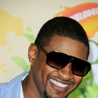 Usher in Nickelodeon's 2009 Kids' Choice Awards - Arrivals