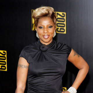 Mary J. Blige in 2009 American Music Awards - Arrivals