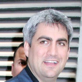 Taylor Hicks Takes a Break From His Press Junket to Have a Late Lunch in Midtown Manhattan