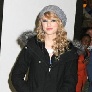 Taylor Swift in Celebrity Arrivals and Departures at MTV's TRL on February 27, 2008