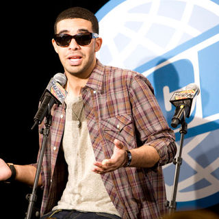 Drake in 2009 MuchMusic Video Awards - Press Room