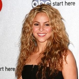 Shakira in 2008 ALMA Awards - Press Room