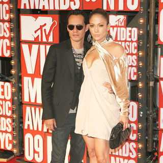 Marc Anthony, Jennifer Lopez in 2009 MTV Video Music Awards - Arrivals