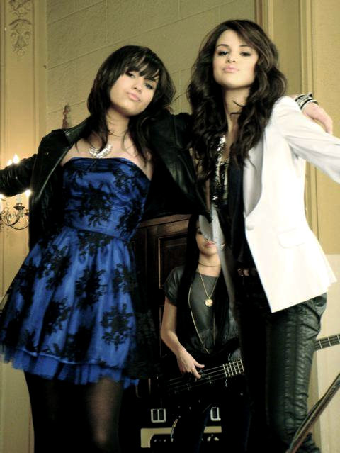 selena gomez pictures with short hair. Demi Lovato, Selena Gomez#39;s