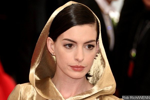 Anne Hathaway to Star in Sci-Fi Comedy 'The Shower'