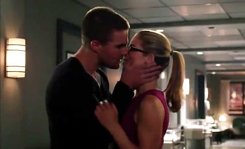 Arrow New Season 3 Promo Oliver And Felicity Kiss