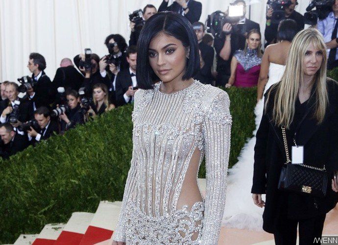 Kylie Jenner Suffers Wardrobe Malfunction In Racy Dress Find Out How