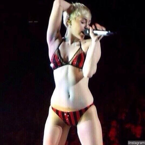 Miley Cyrus Motorboats Dancer S Cleavage Appears In Underwear