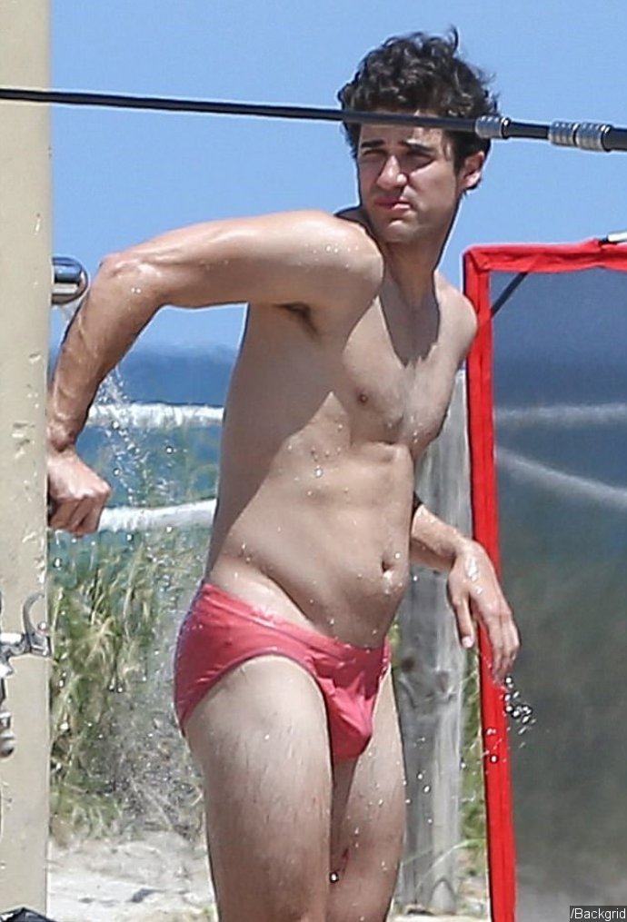 Versace American Crime Story Set Photos Darren Criss Strips Down To Speedo During Filming