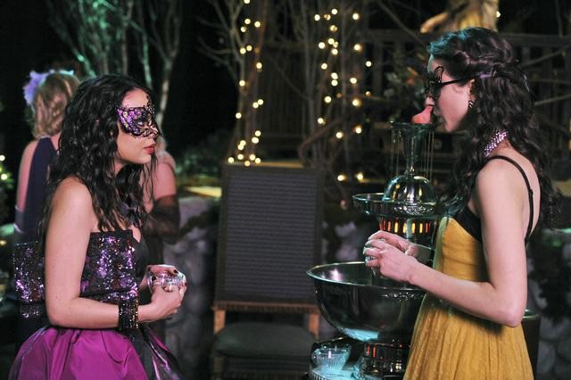 'Pretty Little Liars' Season 2 Finale Photos: The Girls Dress Up for