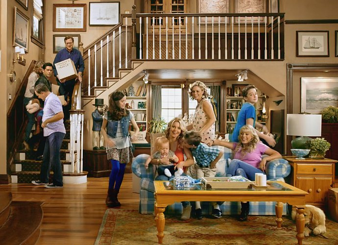 The Tanners Gather in New 'Fuller House' Promo