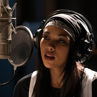Alexandra Shipp stars as Aaliyah Haughton in Lifetime's Aaliyah: Princess of R&B (2014)