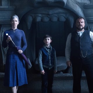 Cate Blanchett, Owen Vaccaro and Jack Black in Universal Pictures' The House with a Clock in Its Walls (2018)