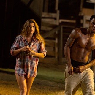 Tania Raymonde stars as Nikki and Trey Songz stars as Ryan in Lionsgate Films' Texas Chainsaw 3D (2013)