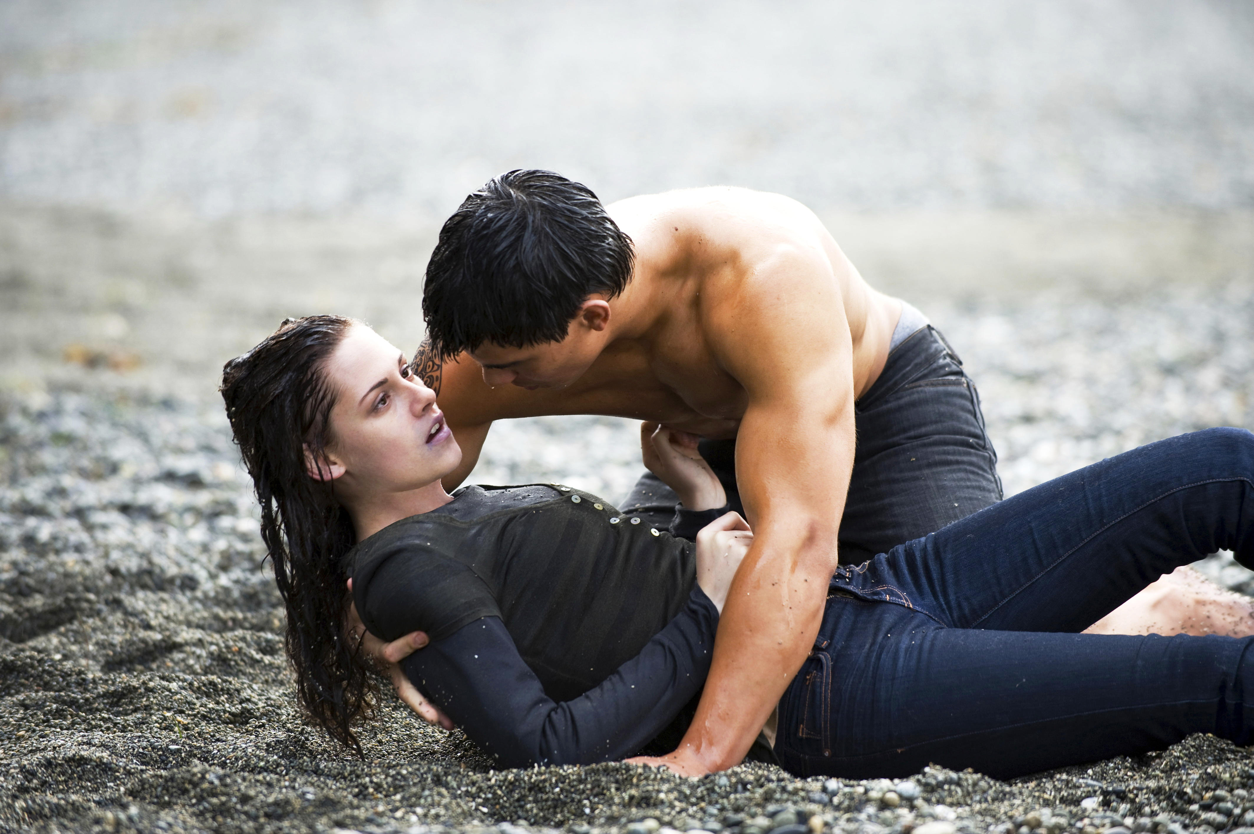 Kristen Stewart stars as Bella Swan and Taylor Lautner stars as Jacob Black in Summit Entertainment's The Twilight Saga's New Moon (2009)
