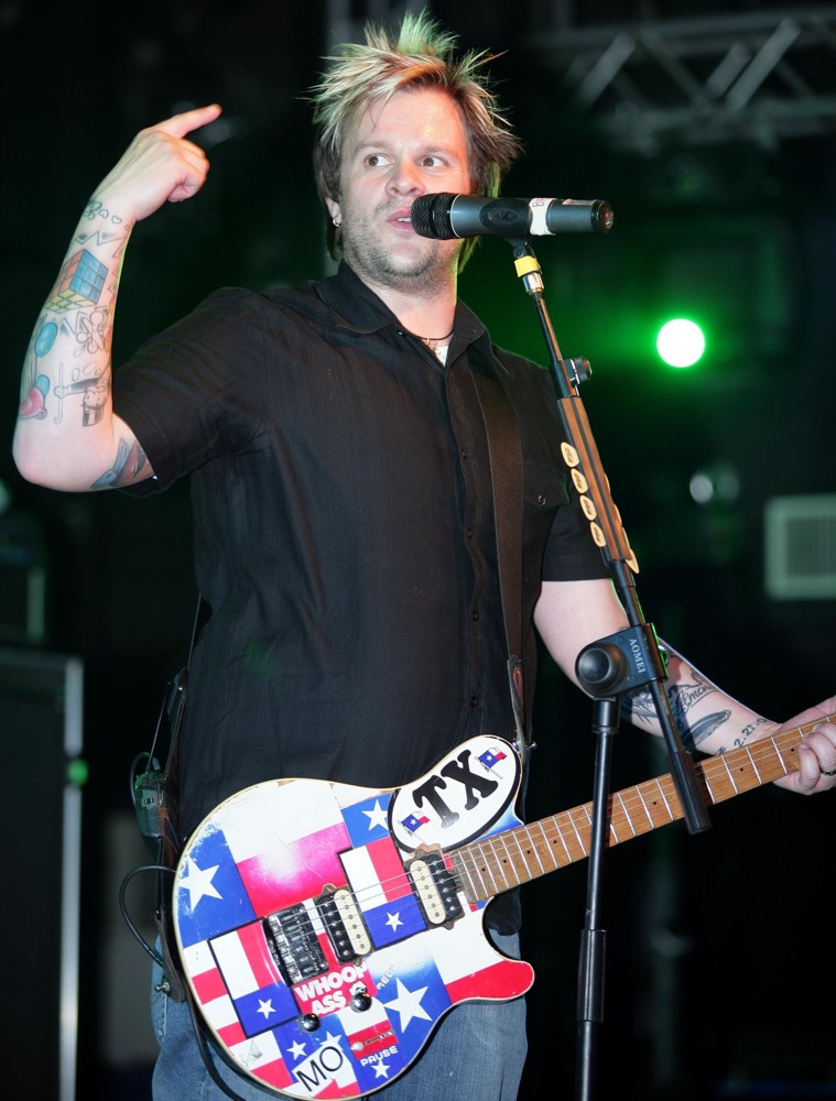 bowling-for-soup-picture-3-bowling-for-soup-perform-live-for-the