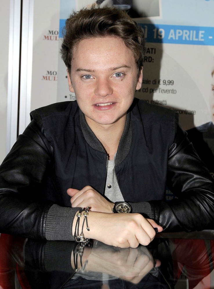 conor maynard conor maynard signs copies of his album contrast and .