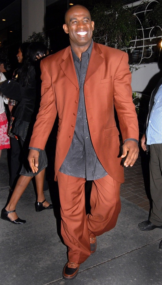 deion-sanders-leaving-a-restaurant-01.jpg