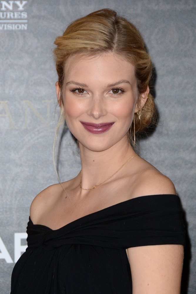 Emma Ishta Picture 1 - Outlander Season 2 Premiere - Red Carpet Arrivals