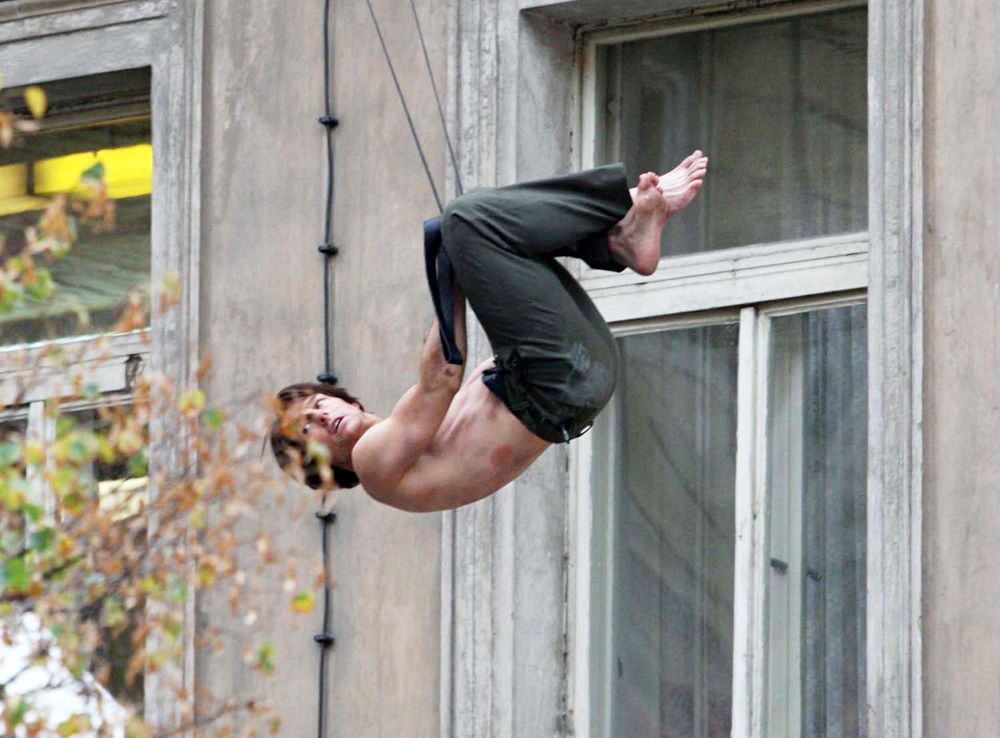 Pics Shirtless Tom Cruise Doing His Own Stunt For Mission Impossible