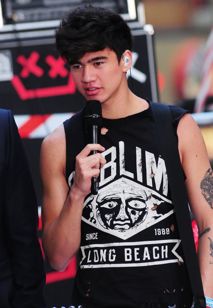 Foto bij 33 - Calum Hood