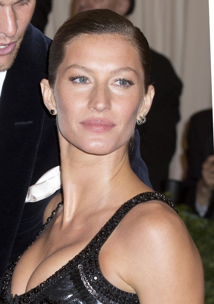 gisele-bundchen-costume-institute-gala-2012-03.jpg