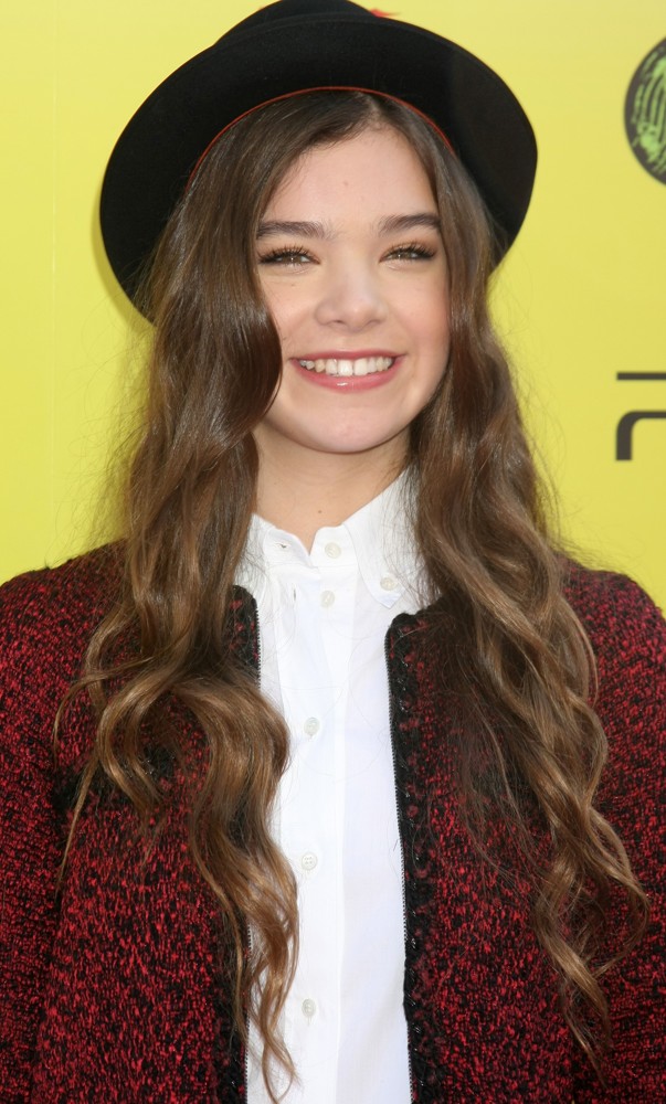 Hailee Steinfeld - New Photos