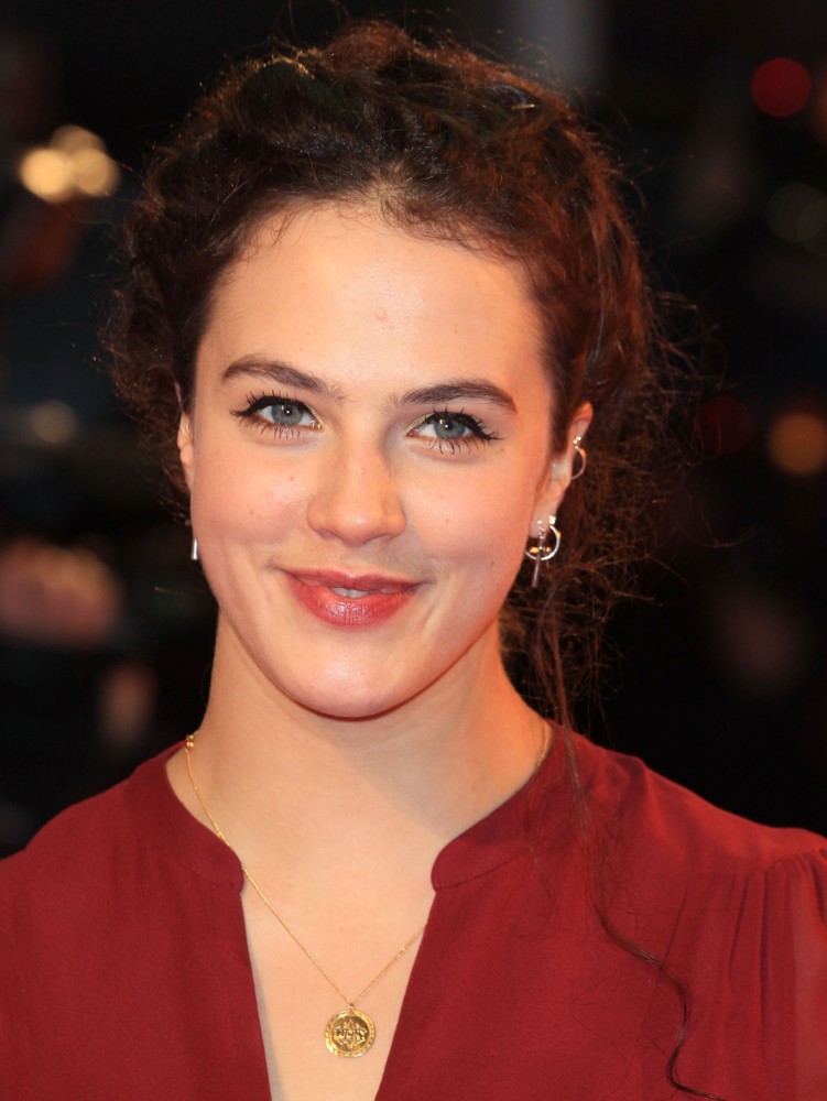 Jessica Brown Findlay Picture 11 - War Horse - UK Film Premiere - Arrivals