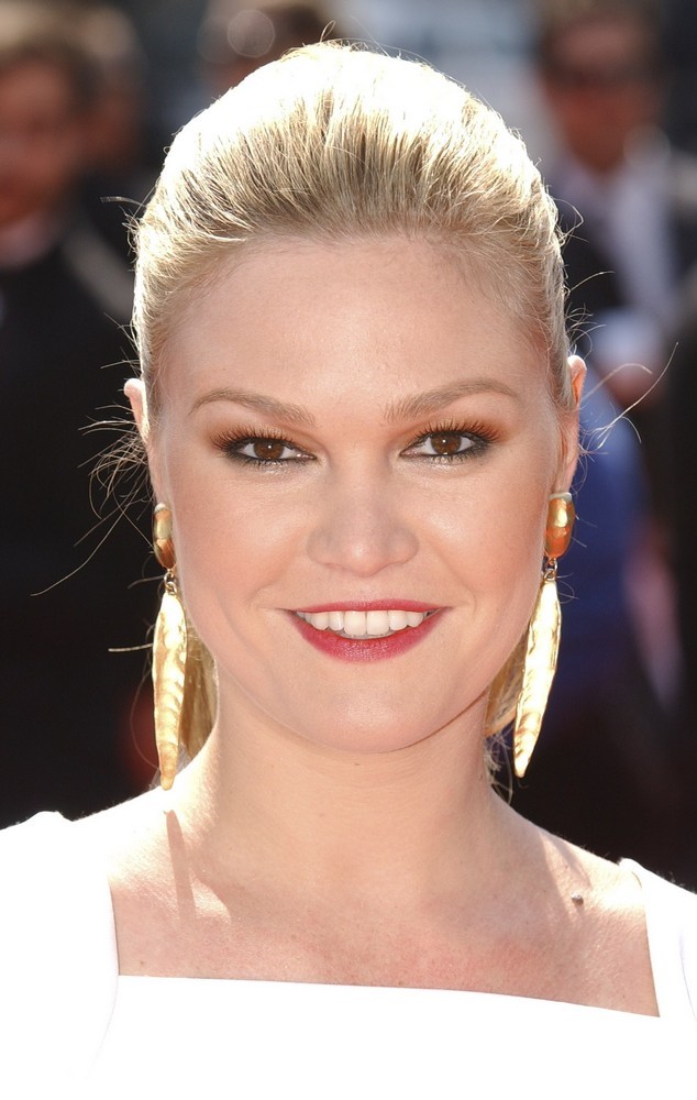 Julia Stiles Picture 29 - 2011 Primetime Creative Arts Emmy Awards