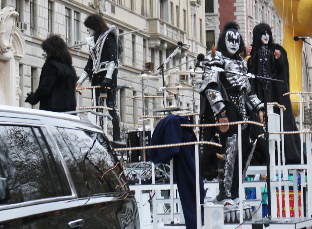 Kiss Picture 140 88th Macy S Thanksgiving Day Parade