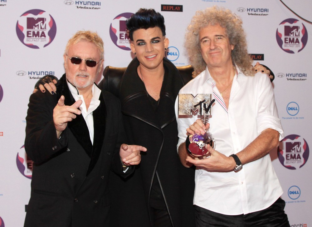 http://www.aceshowbiz.com/images/wennpic/lambert-queen-mtv-europe-music-awards-2011-press-room-01.jpg