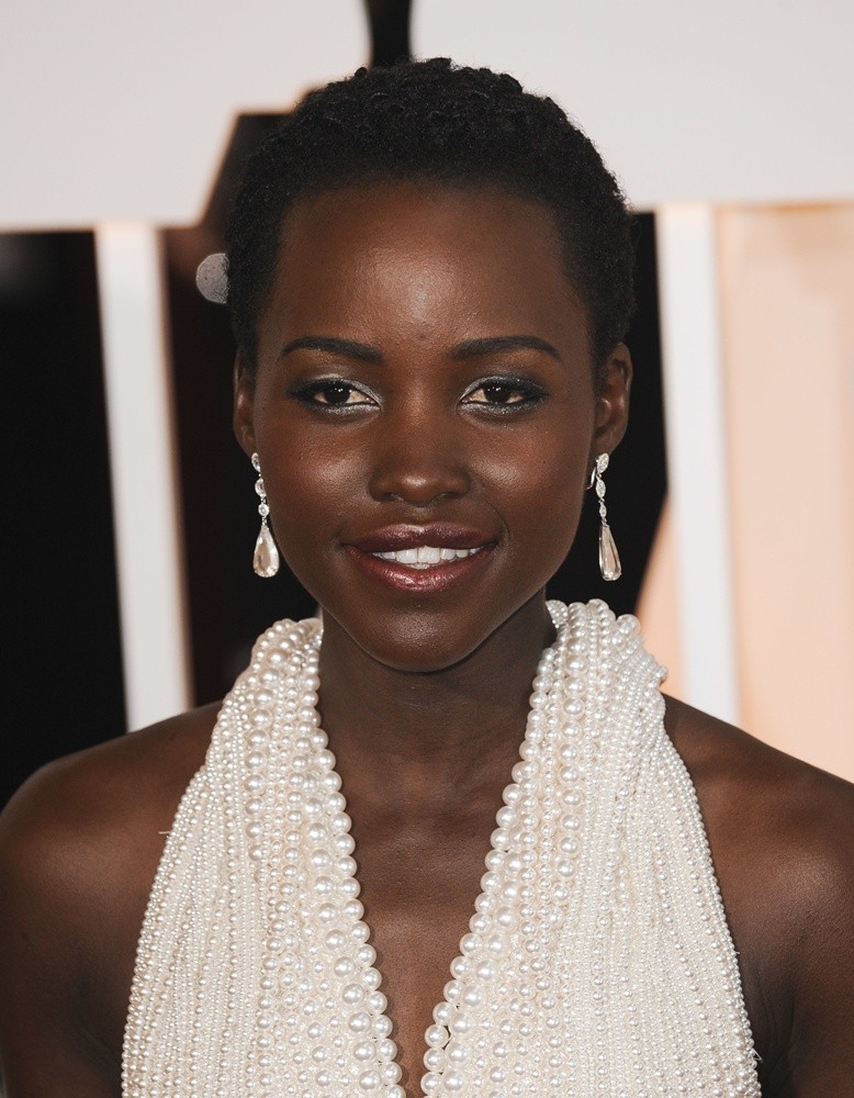 lupita-nyong-o-2015-vanity-fair-oscar-party-03.jpg