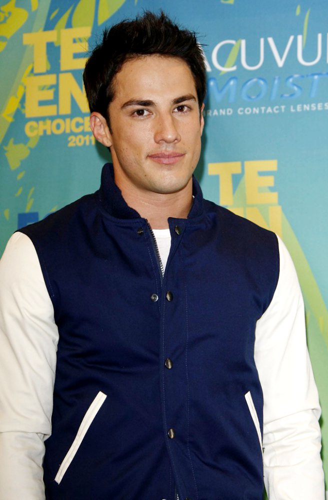 Michael Trevino - Images