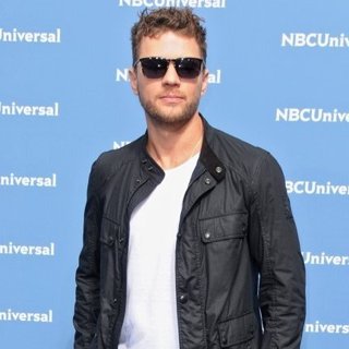 ryan phillippe Picture 65 - Ryan Phillippe Out in West Hollywood
Ryan Phillippe