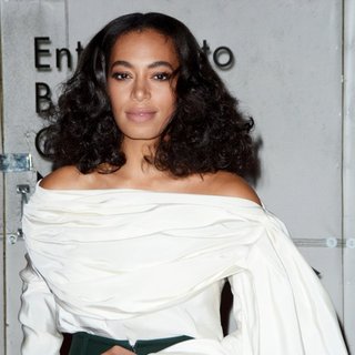 Solange knowles boob