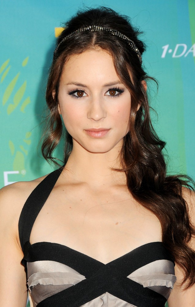 troian-bellisario-2011-teen-choice-awards-01.jpg